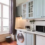Bright 1-Bedroom Apartment With High Ceilings In Central Lisbon Apartment *