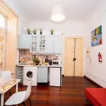 Apartman Bright 1-Bedroom Apartment With High Ceilings In Central Lisbon *