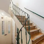 Bright 1-bedroom With High Ceilings In *